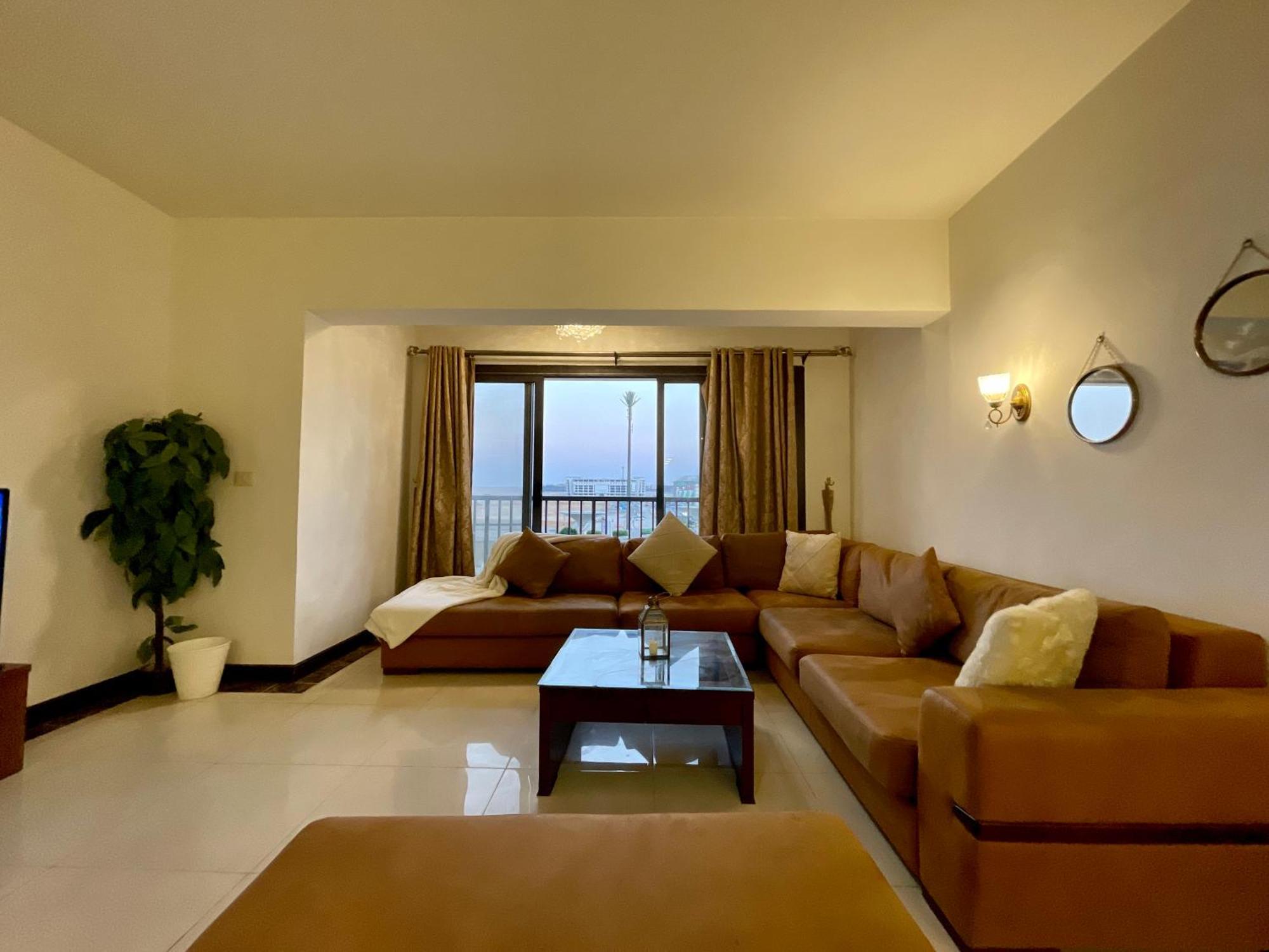 Apartment 2 Bedrooms Pool View Duplex Across Park Mall *