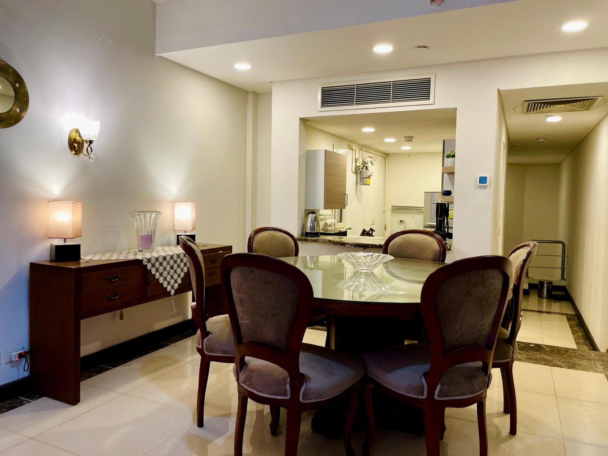 Apartment 2 Bedrooms Pool View Duplex Across Park Mall