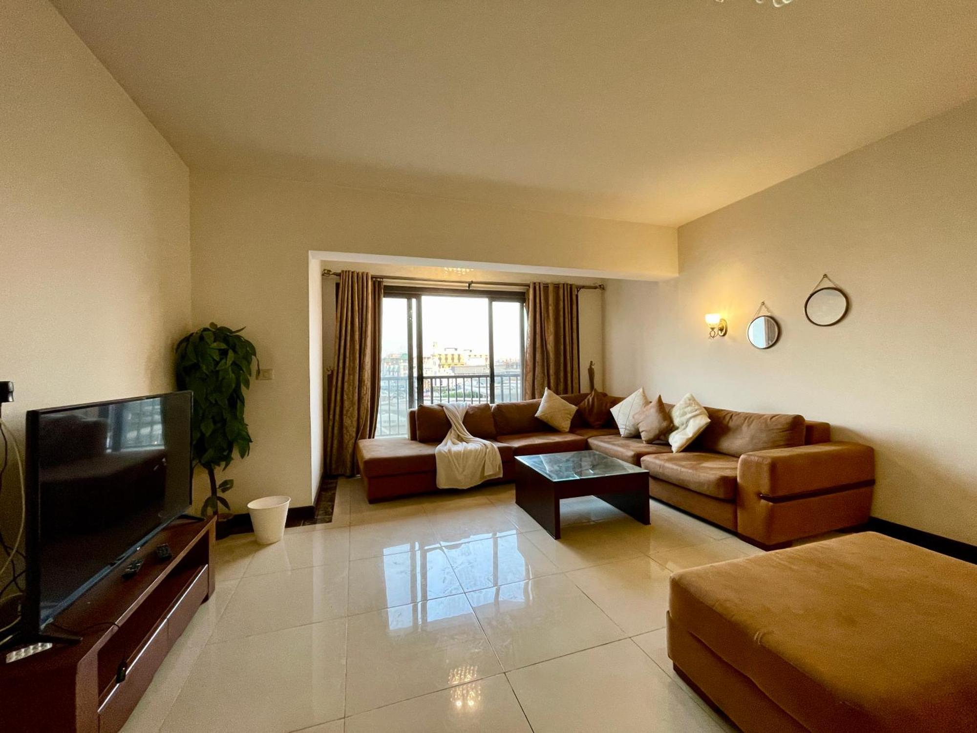 2 Bedrooms Pool View Duplex Across Park Mall