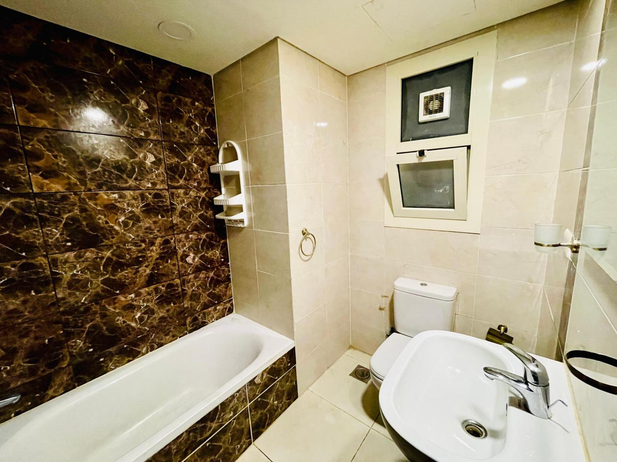 2 Bedrooms Pool View Duplex Across Park Mall Apartment