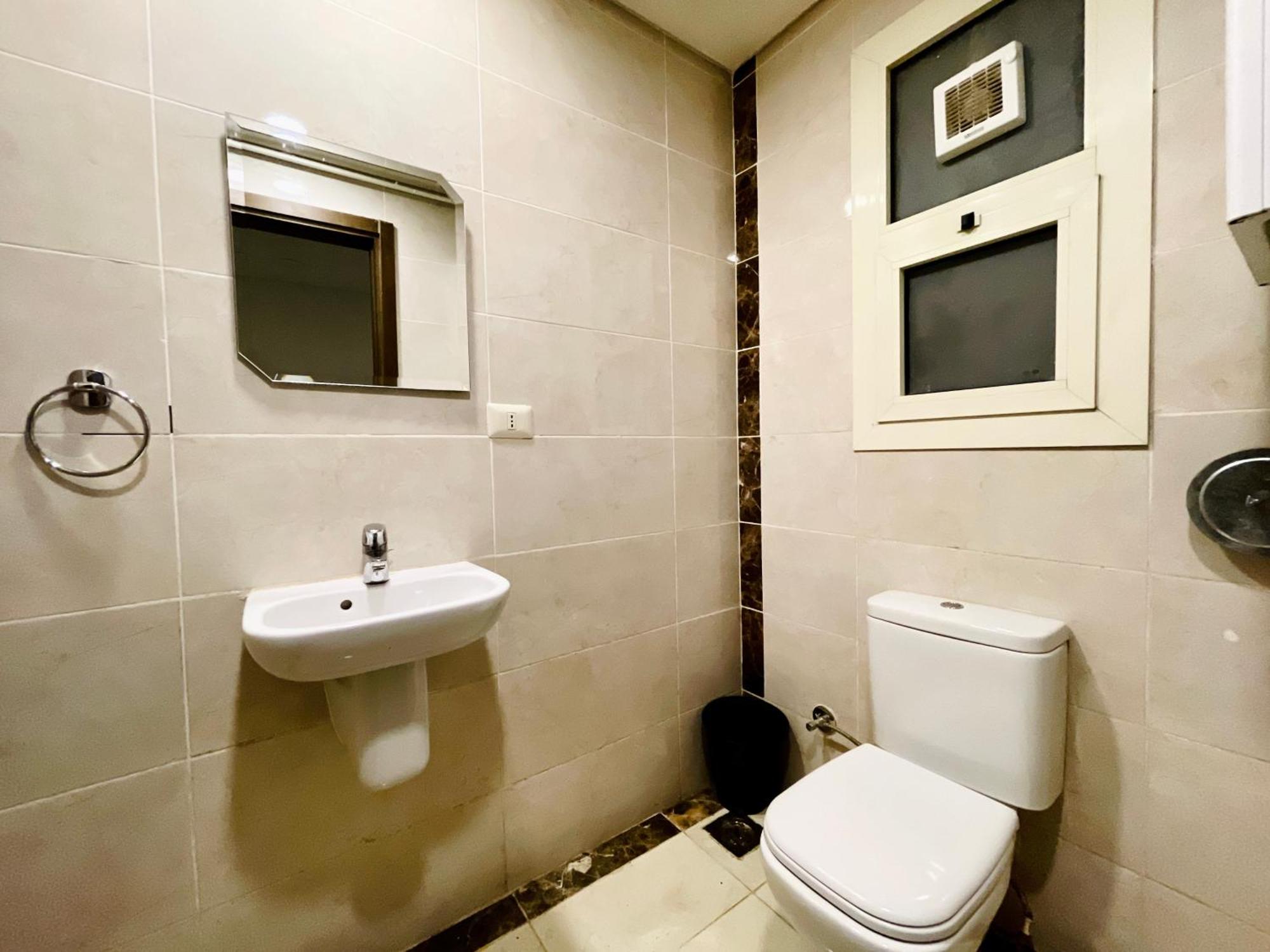 Apartment 2 Bedrooms Pool View Duplex Across Park Mall *