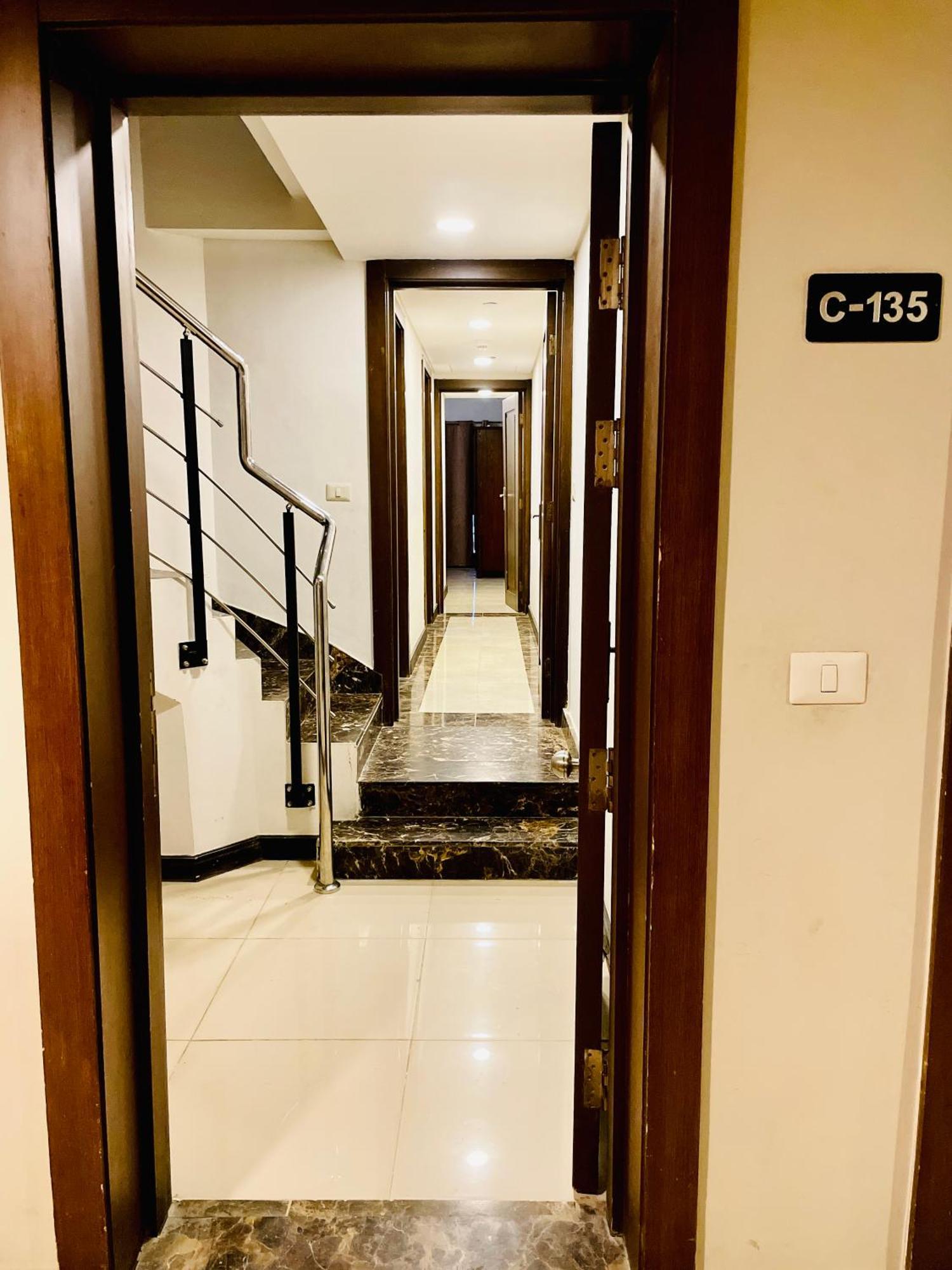 Apartment 2 Bedrooms Pool View Duplex Across Park Mall