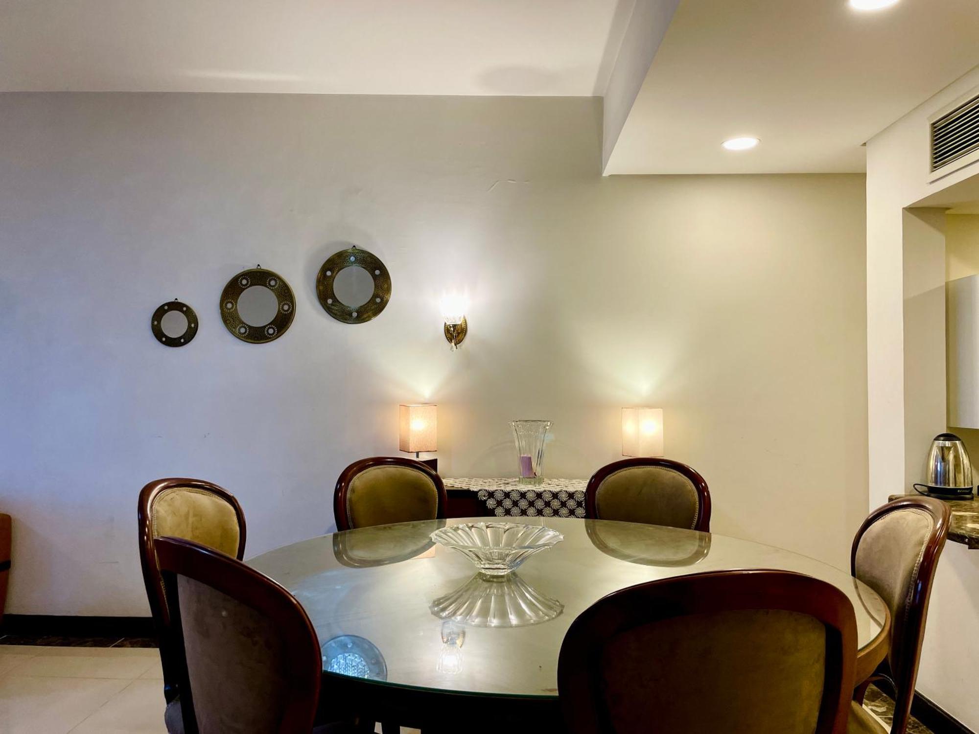 2 Bedrooms Pool View Duplex Across Park Mall *