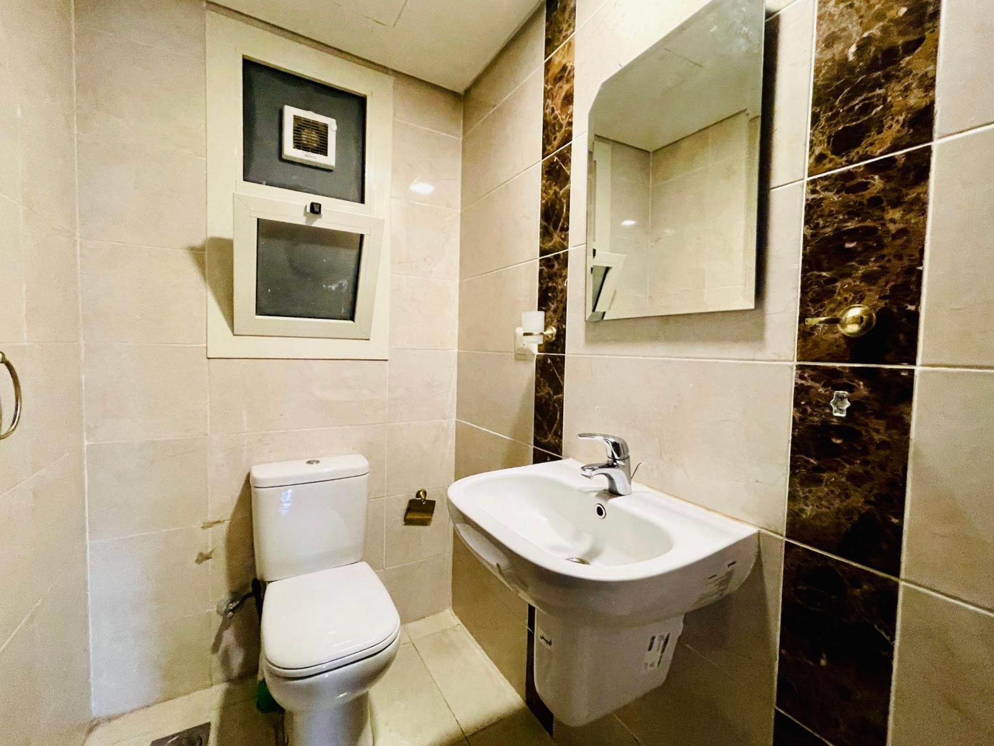 2 Bedrooms Pool View Duplex Across Park Mall