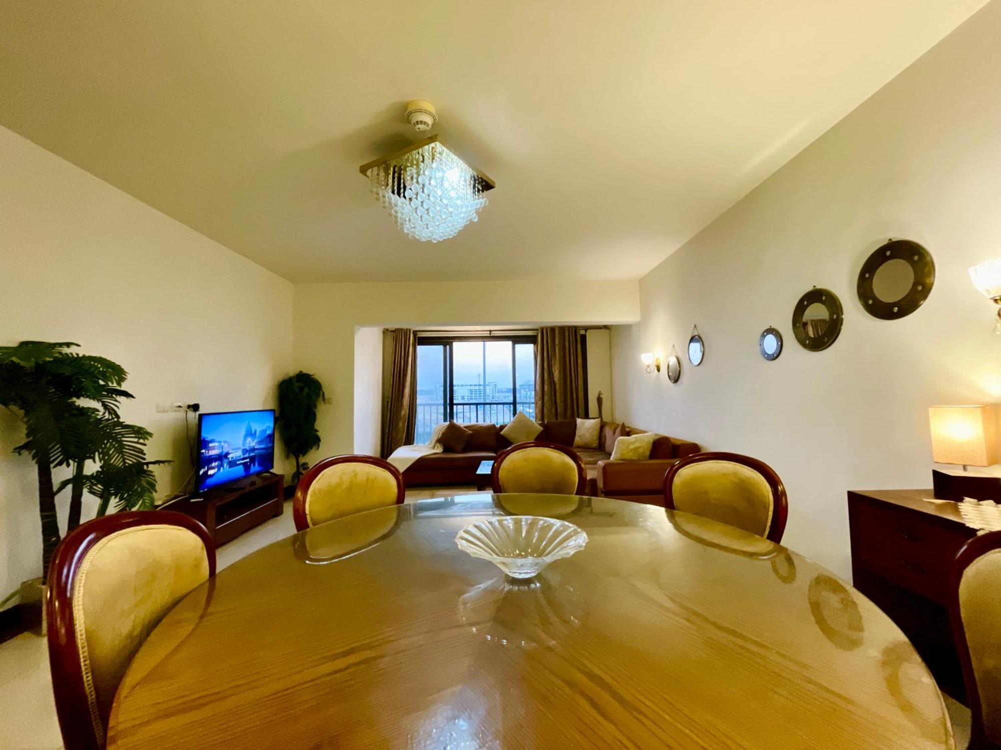 2 Bedrooms Pool View Duplex Across Park Mall Apartment *