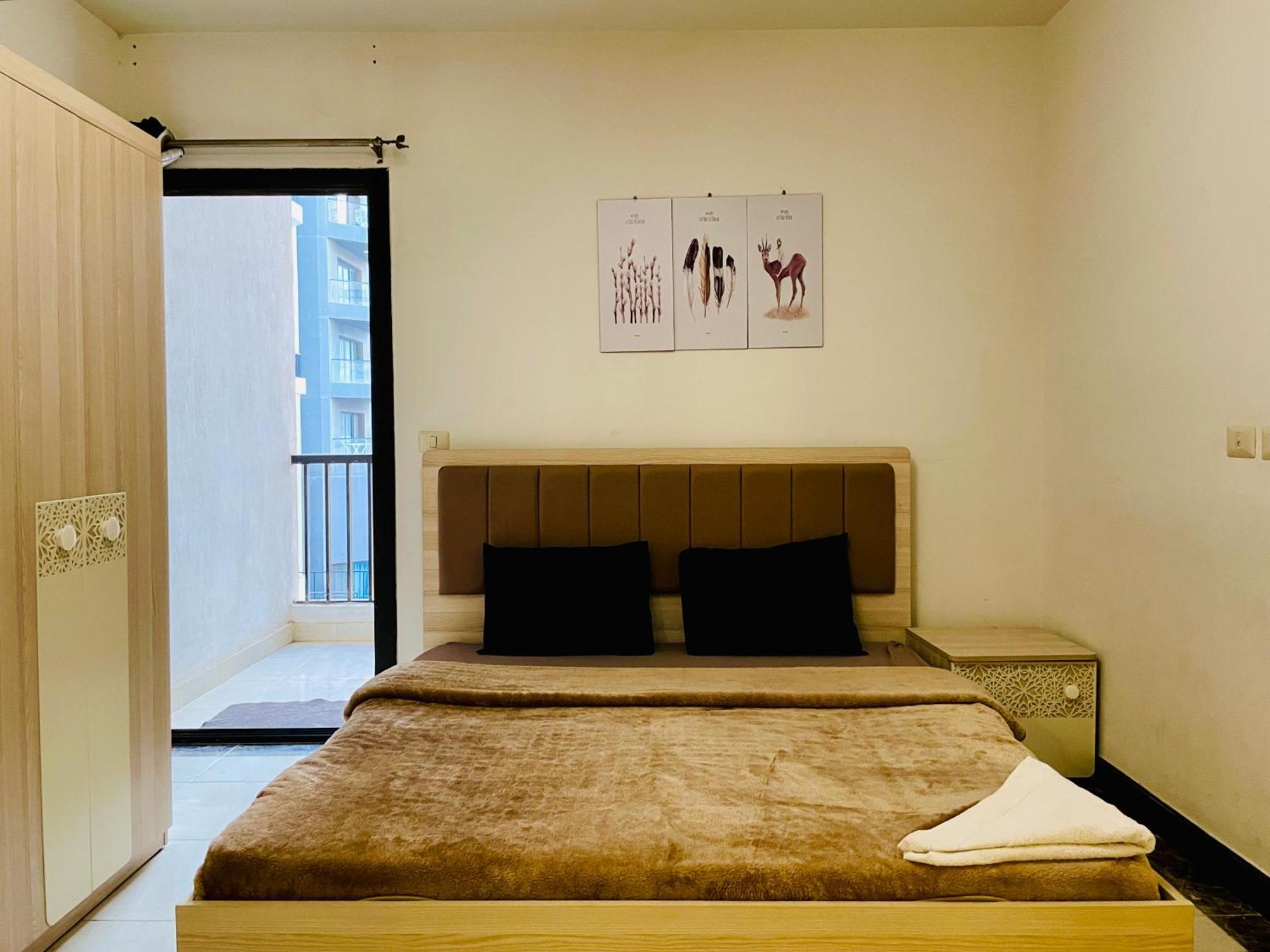 2 Bedrooms Pool View Duplex Across Park Mall Apartment