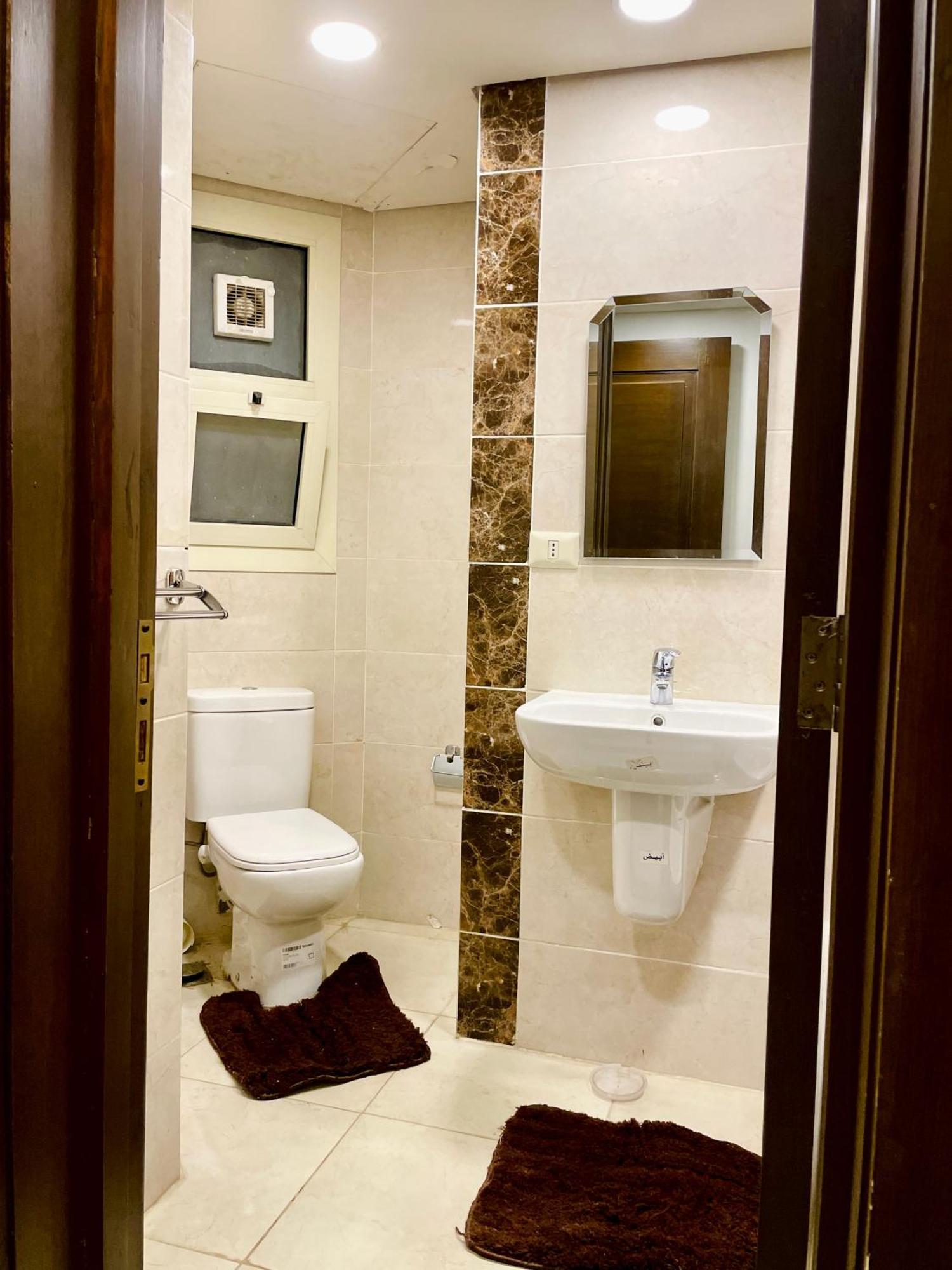 2 Bedrooms Pool View Duplex Across Park Mall