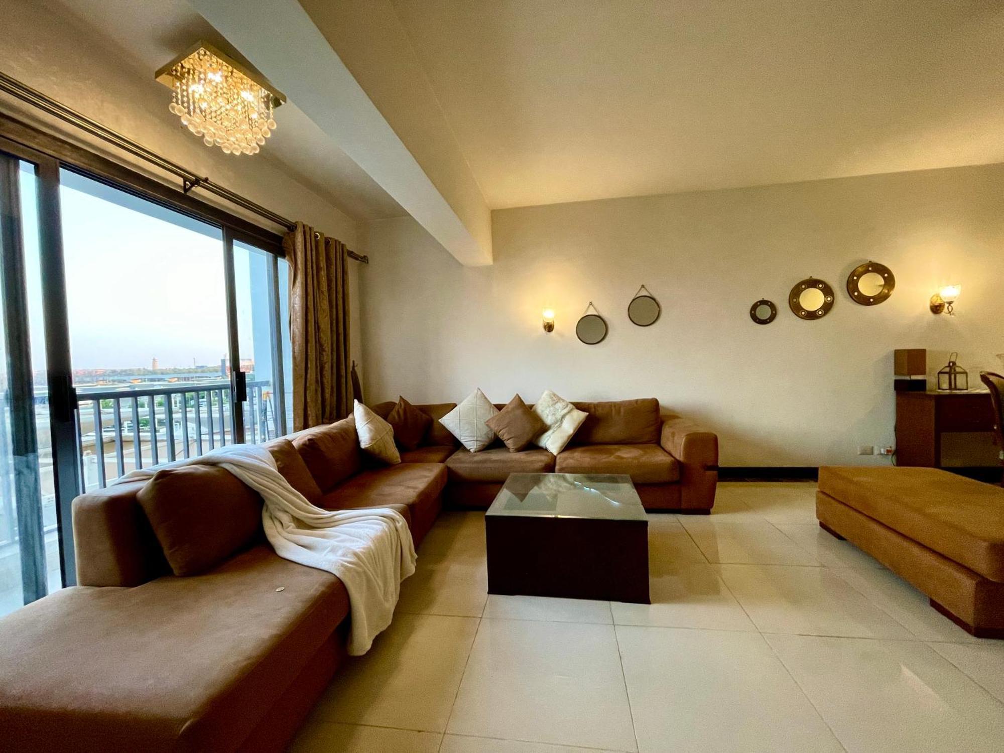 Apartment 2 Bedrooms Pool View Duplex Across Park Mall