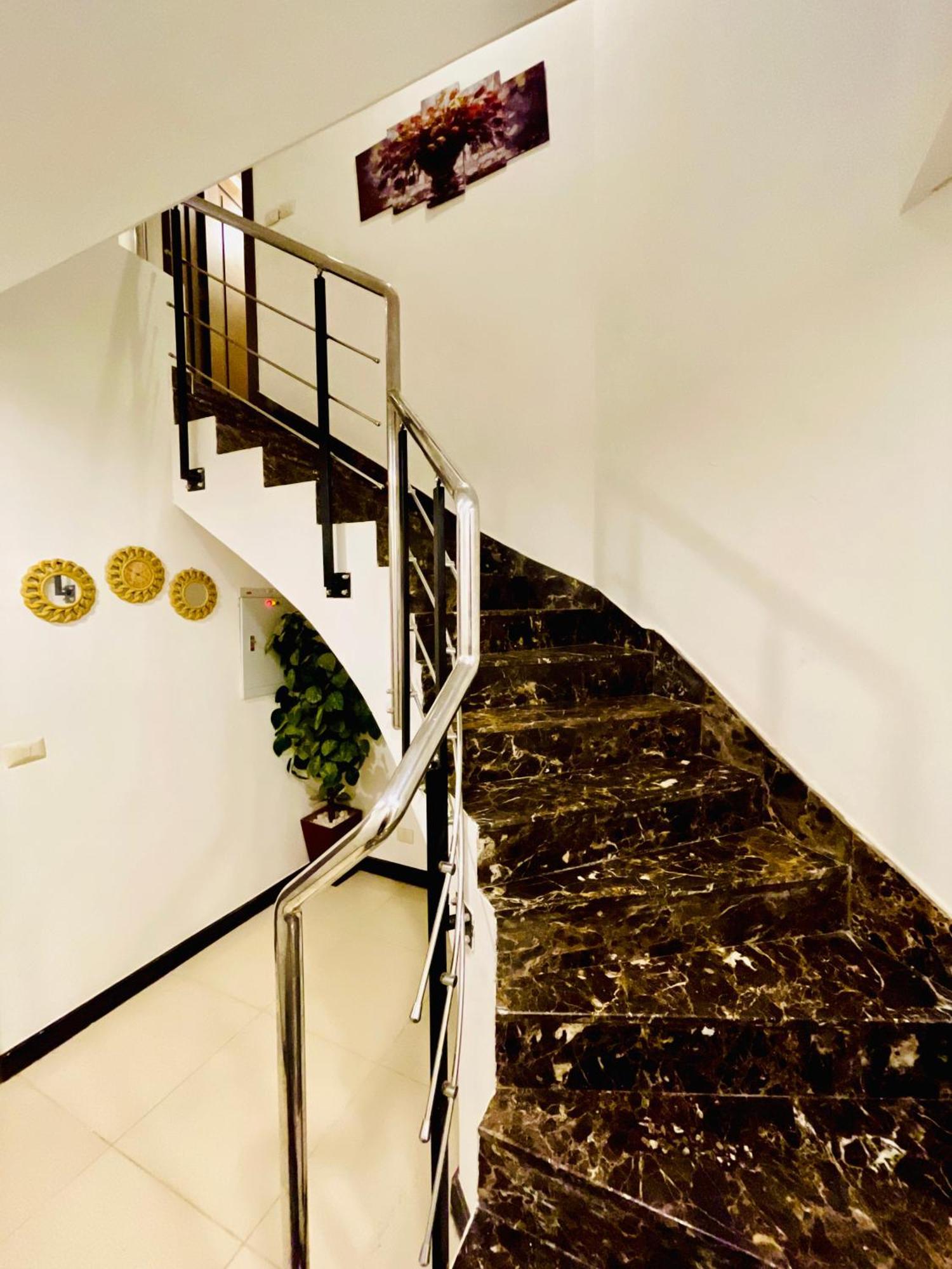 Apartment 2 Bedrooms Pool View Duplex Across Park Mall *